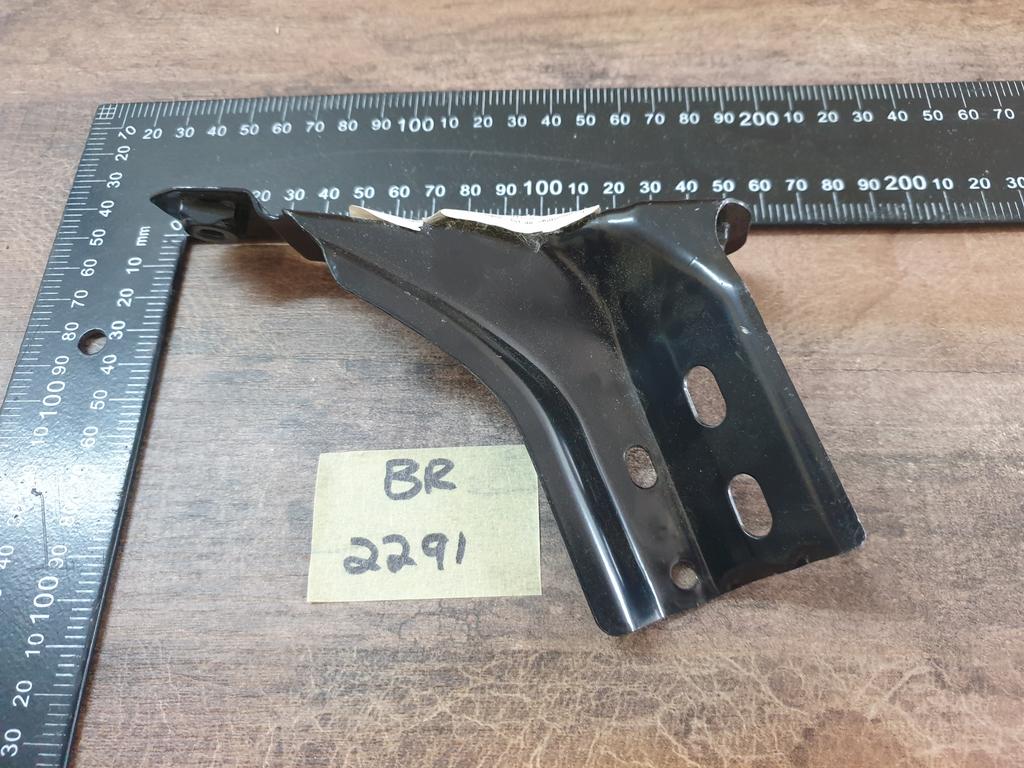 Original New Volkswagen Polo Right Front Fender Bracket
