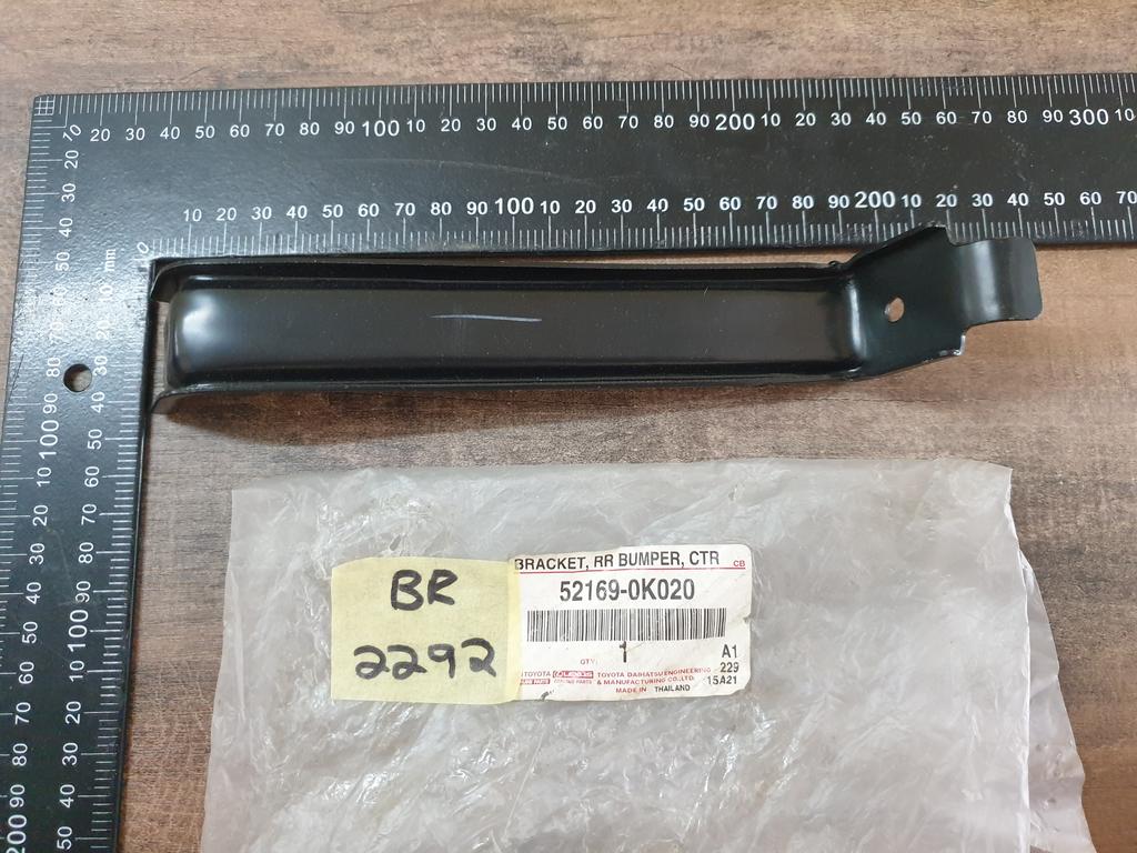 Original New Toyota Fortuner Rear Bumper Centre Bracket
