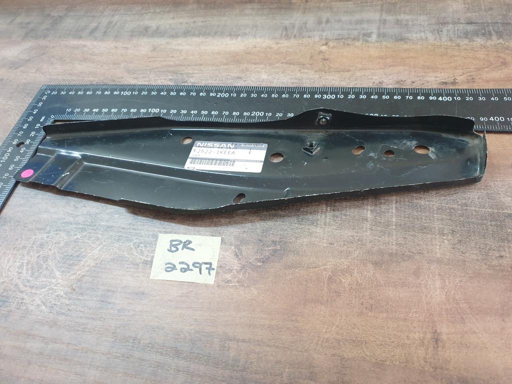 Original New Nissan Juke Right Radiator Core Support Bracket