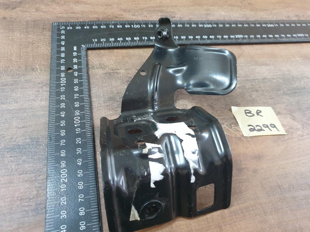 Original New Mercedes-Benz A-Class W177 Left Front Fender Bracket