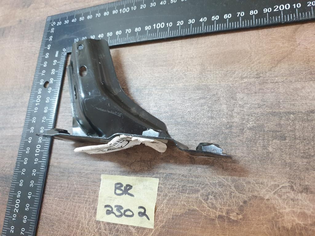 Original New Volkswagen Polo Left Front Fender Bracket