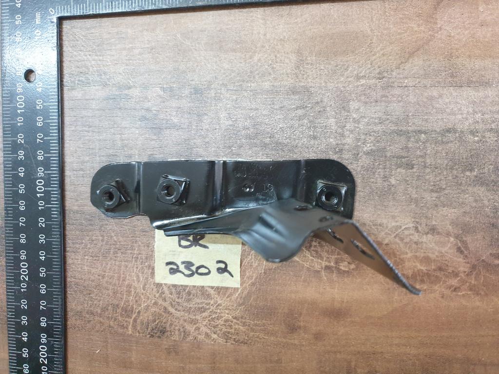 Original New Volkswagen Polo Left Front Fender Bracket