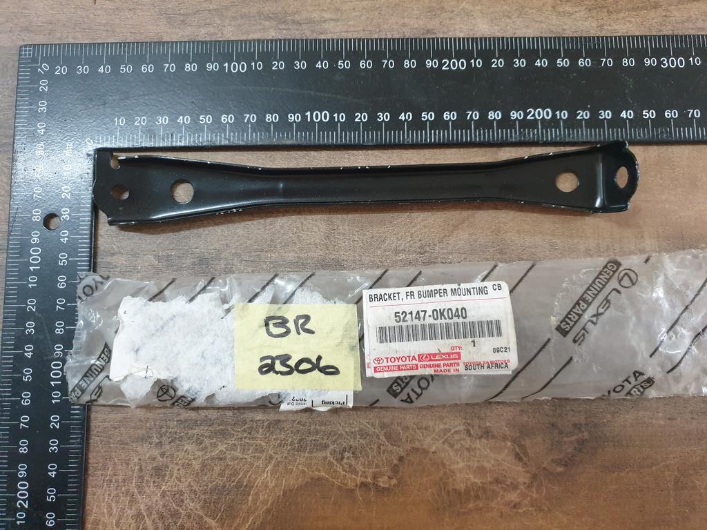 Original New Toyota Hilux Front Bumper Centre Bracket