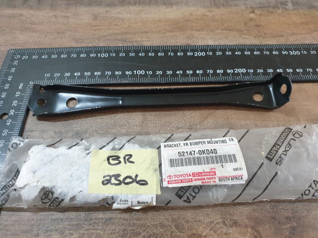 Original New Toyota Hilux Front Bumper Centre Bracket