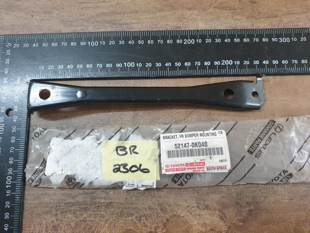 Original New Toyota Hilux Front Bumper Centre Bracket