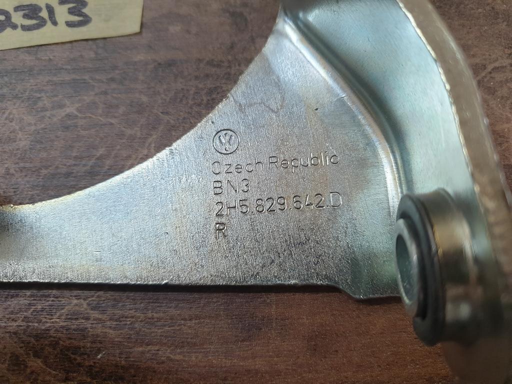 Original New Volkswagen Amarok Right Rear Boot Hinge