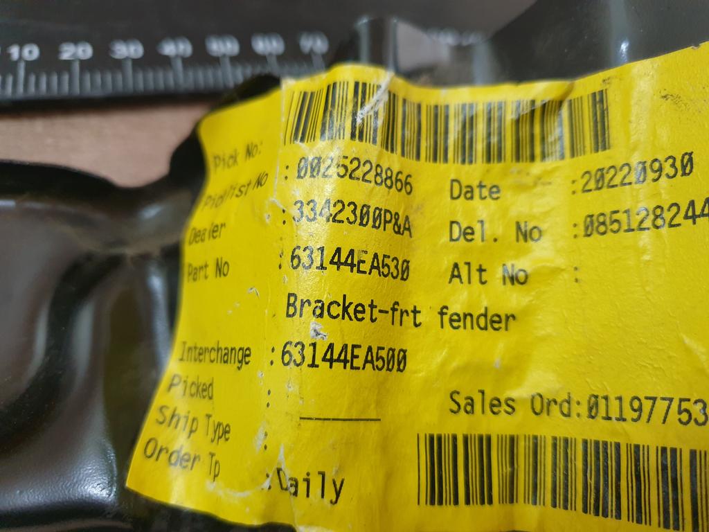 Original New Nissan Navara Right Front Fender Bracket