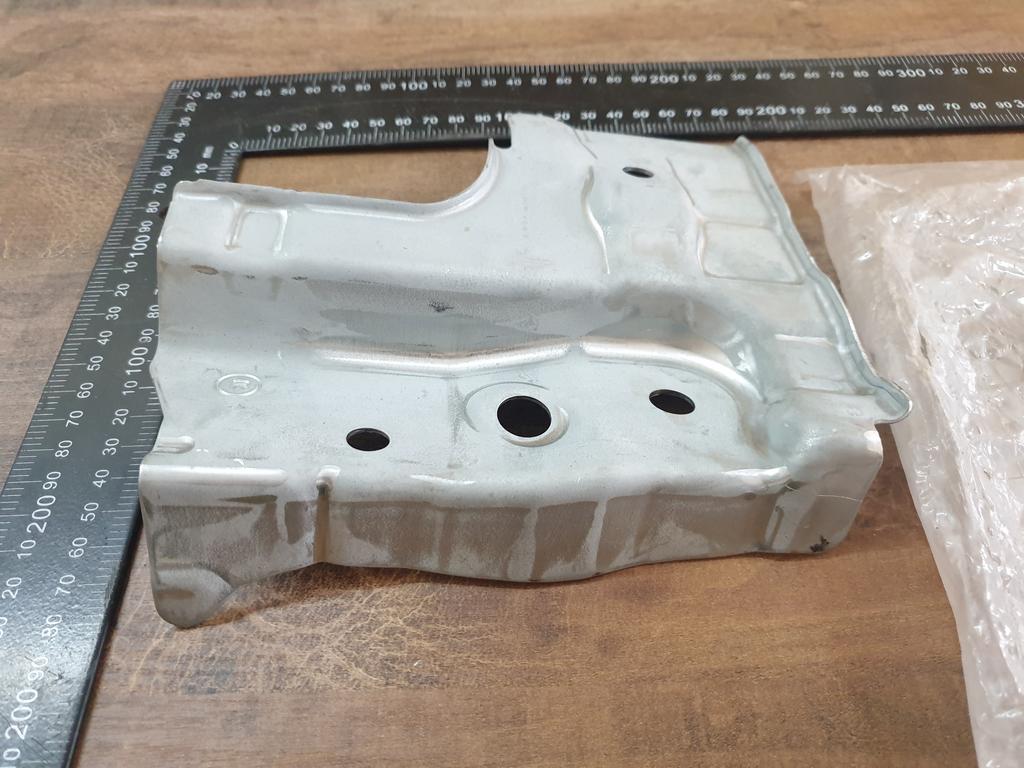 Original New Toyota Hilux Right Front Inner Wheelhouse Bracket