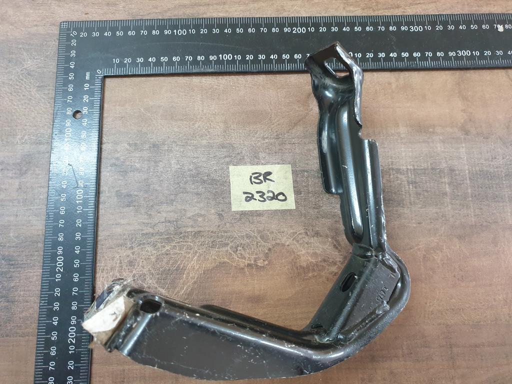 Original New Mercedes-Benz GL X164 Left Front Lower Support Bracket