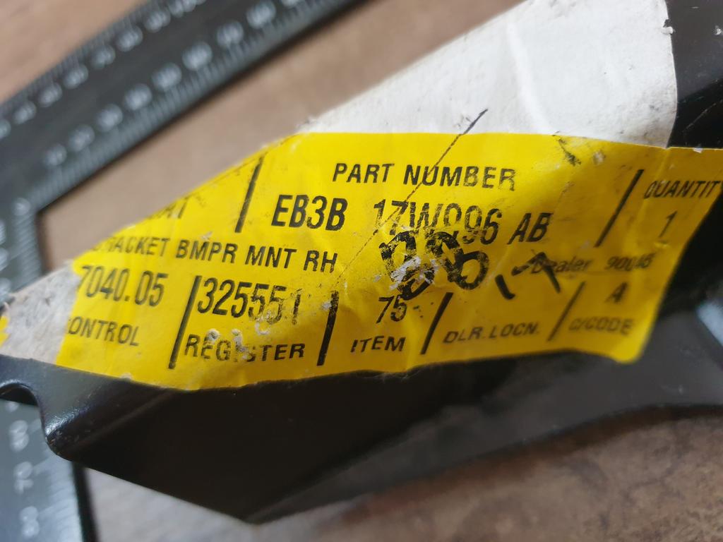 Original New Ford Everest Right Front Bumper Inner Bracket