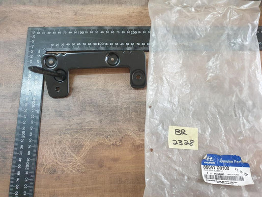 Original New Hyundai Tucson Left Rear Bumper Plate Bracket
