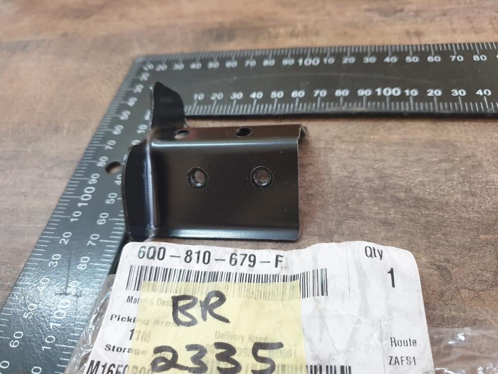 Original New Volkswagen Polo Left Front Fender Bracket