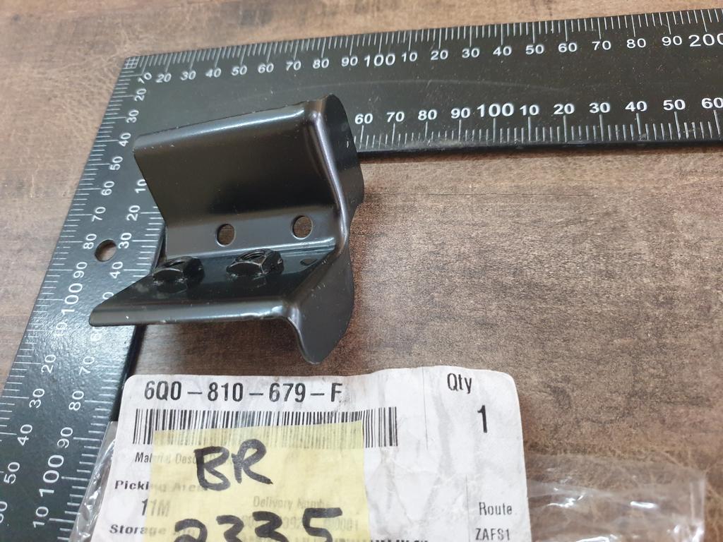 Original New Volkswagen Polo Left Front Fender Bracket