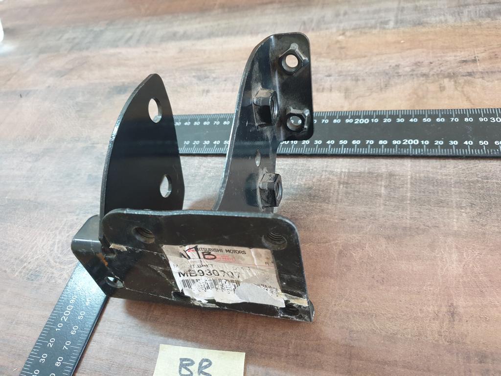 Original New Mitsubishi Pajero Left Front Bumper Bracket