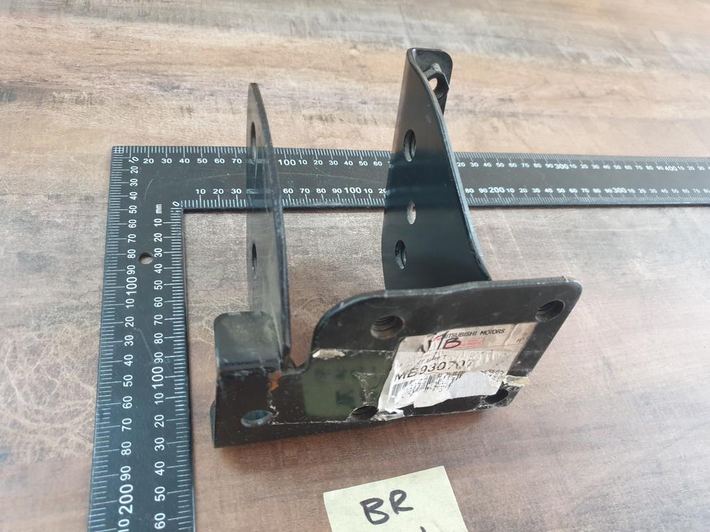 Original New Mitsubishi Pajero Left Front Bumper Bracket