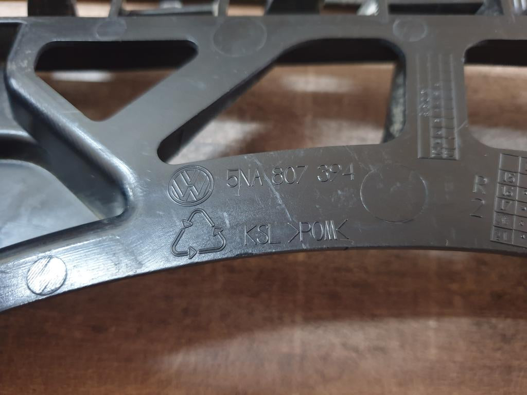 Original New Volkswagen Tiguan Right Rear Bumper Bracket