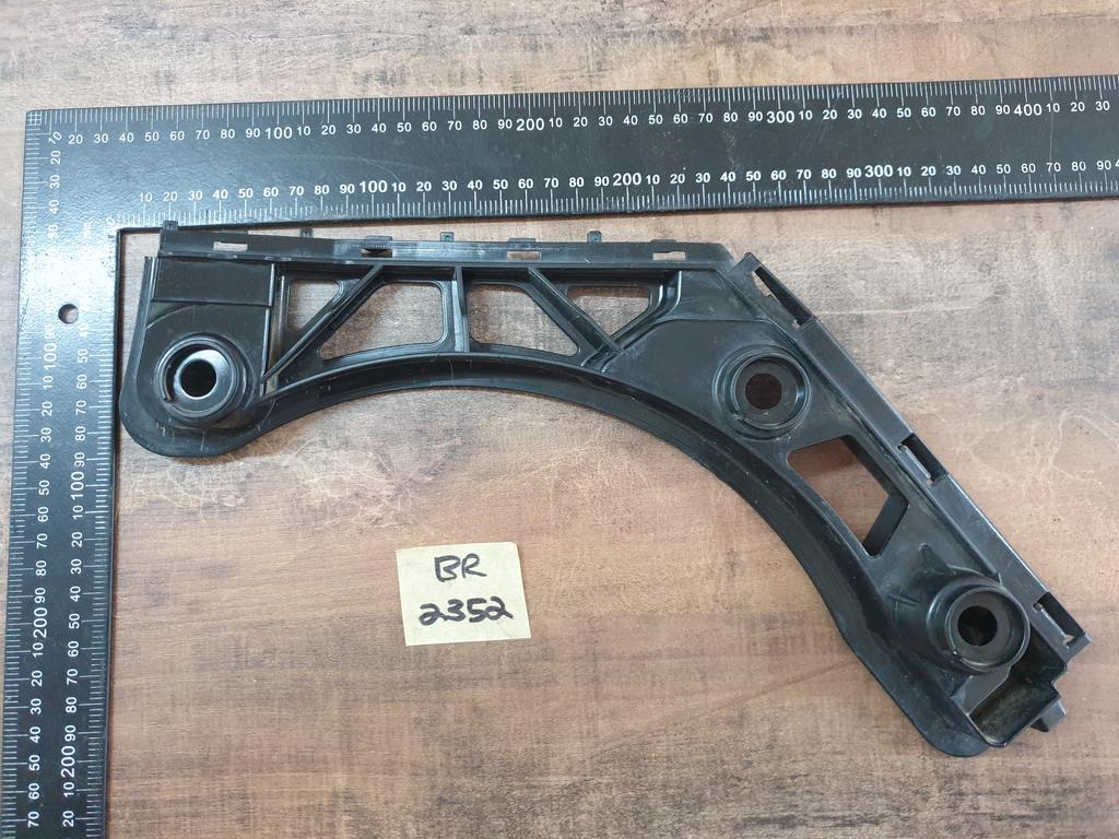 Original New Volkswagen Tiguan Right Rear Bumper Bracket