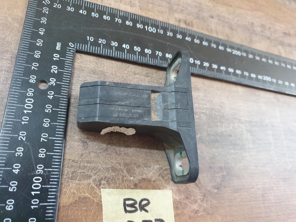 Original New Mercedes-Benz V-Class W447 Front Bumper To Crossmember Bracket