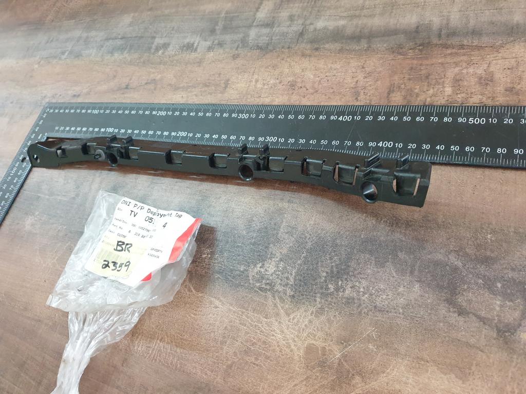 Original New Mercedes-Benz C-Class W204 Left Rear Bumper Bracket