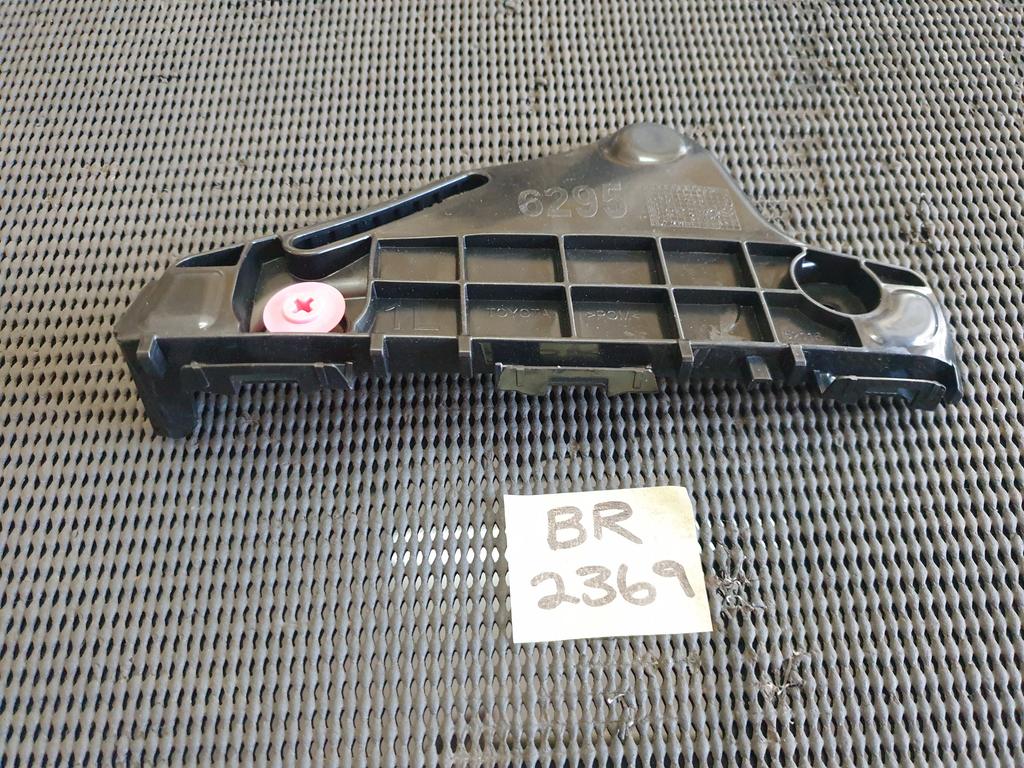 Original New Toyota Hilux Left Front Bumper Bracket