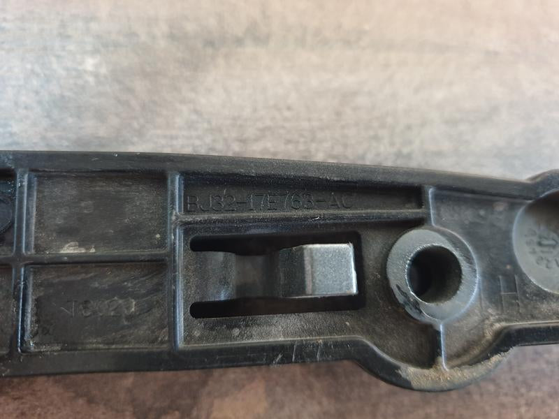 Original Used Land Rover Range Rover Evoque Left Front Bumper Bracket