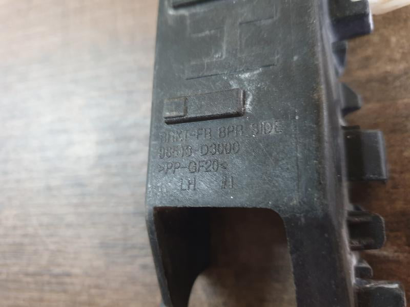 Original New Hyundai Tucson Left Front Fender Bracket