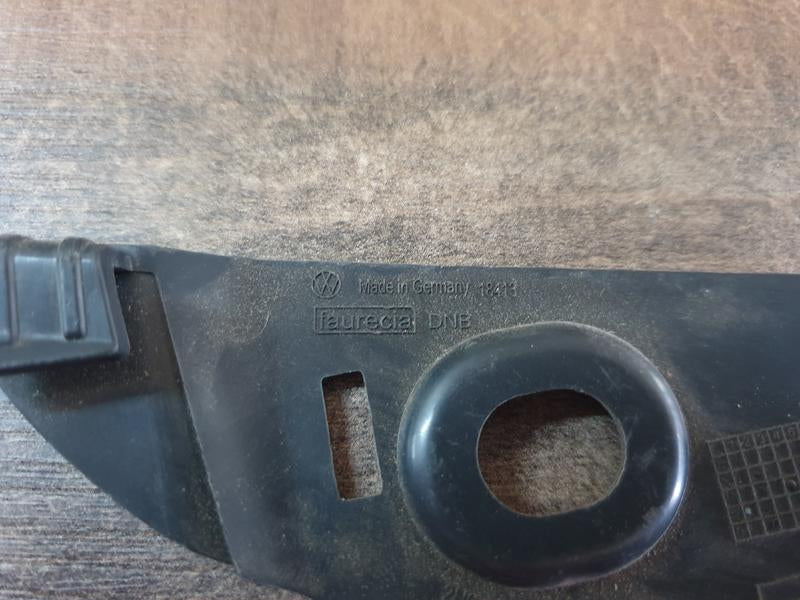 Original New Volkswagen Amarok Right Front Bumper Undershield Spoiler Adapter