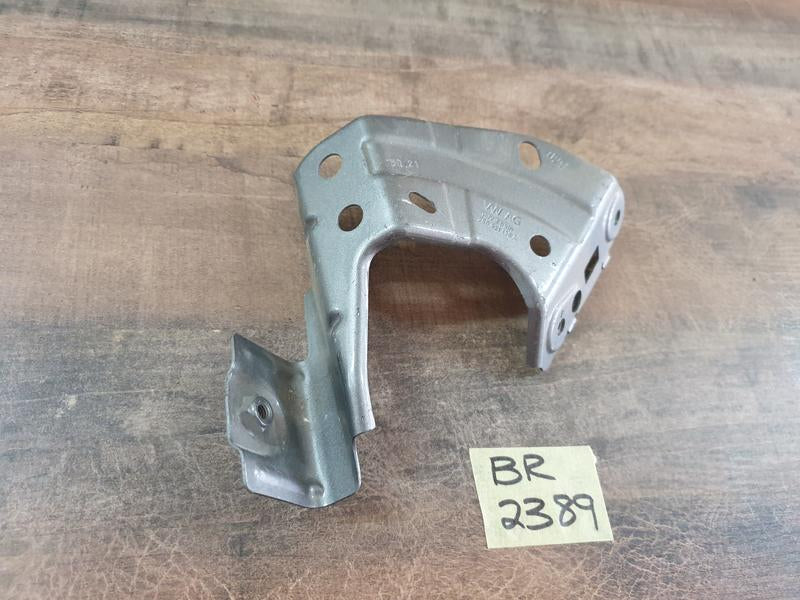 Original Used Volkswagen Polo Right Front Fender Bracket