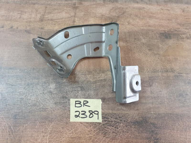 Original Used Volkswagen Polo Right Front Fender Bracket