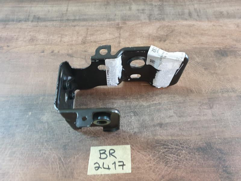 Original New Mercedes-Benz C-Class W204 Left Front Centre Crossmember Bracket