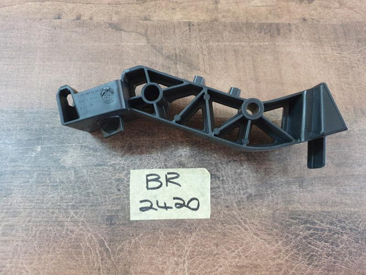 Original New Mercedes-Benz V-Class W447 Right Front Inner Bumper Bracket