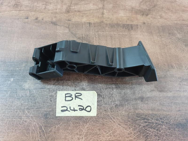 Original New Mercedes-Benz V-Class W447 Right Front Inner Bumper Bracket