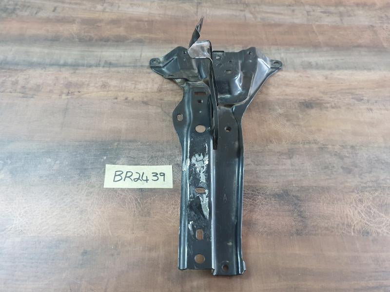 Original Used Toyota Hilux Lock Carrier Support Bracket