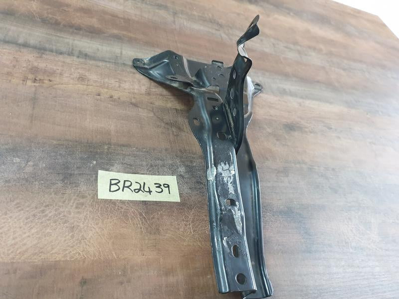 Original Used Toyota Hilux Lock Carrier Support Bracket