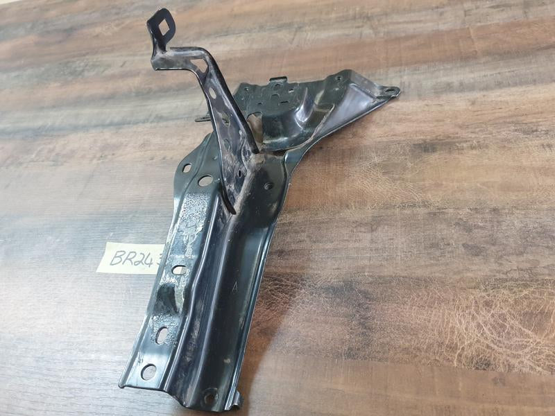 Original Used Toyota Hilux Lock Carrier Support Bracket