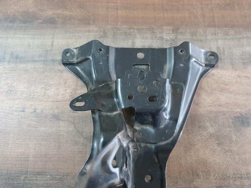 Original Used Toyota Hilux Lock Carrier Support Bracket