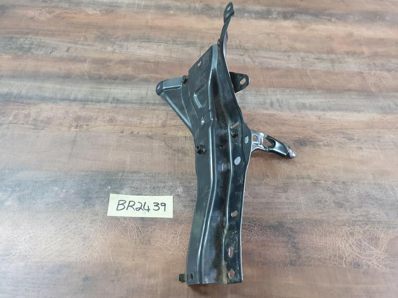 Original Used Toyota Hilux Lock Carrier Support Bracket