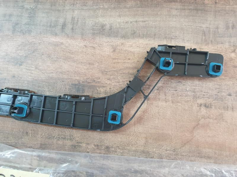 Original New Toyota Land Cruiser Right Rear Bumper Bracket