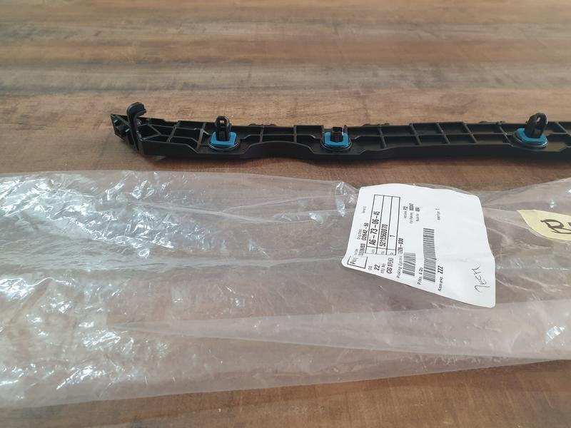 Original New Toyota Land Cruiser Right Rear Bumper Bracket