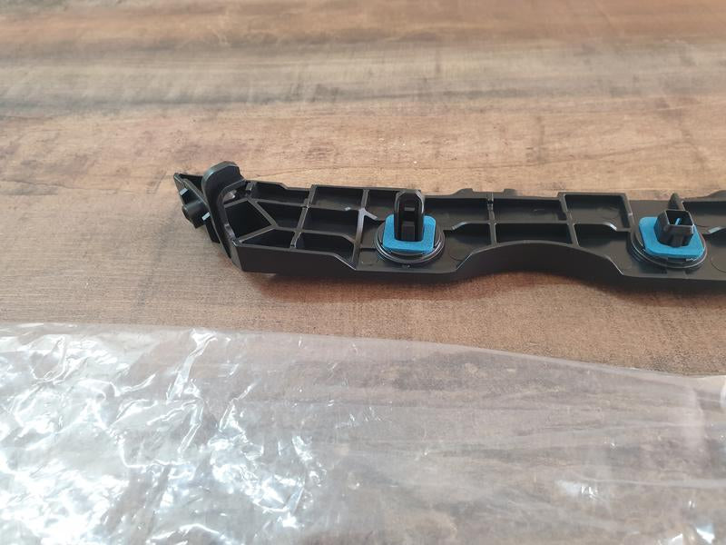 Original New Toyota Land Cruiser Right Rear Bumper Bracket
