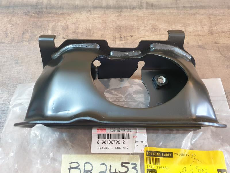 Original New Isuzu D-Max Engine Mounting Bracket