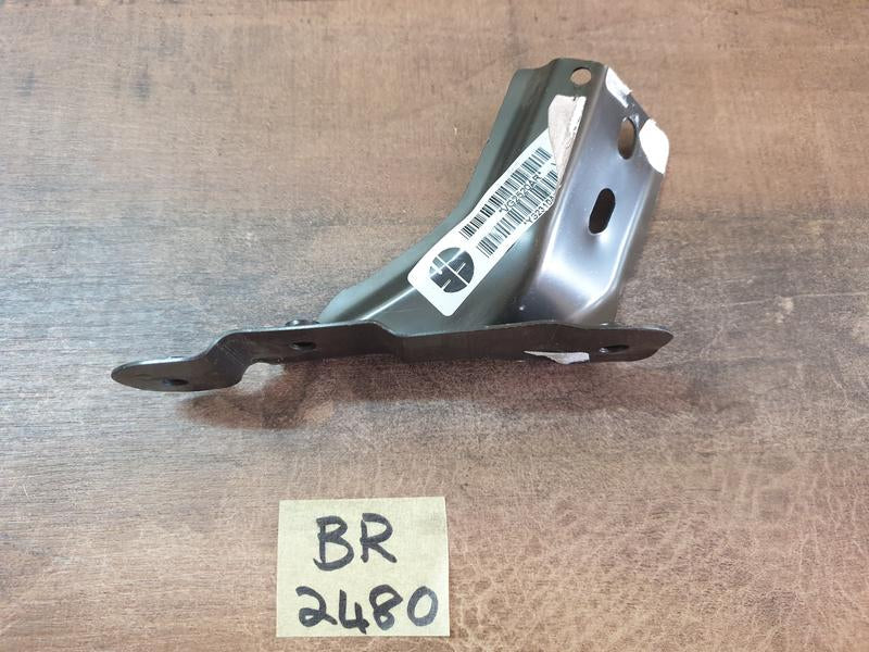 Volkswagen Aftermarket Polo Right Front Fender Bracket