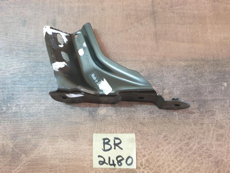 Volkswagen Aftermarket Polo Right Front Fender Bracket