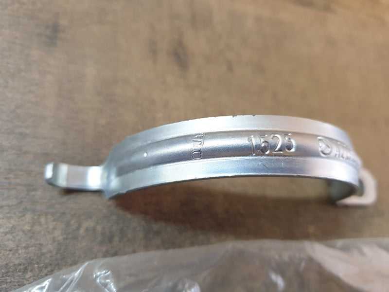 Original New Mercedes-Benz GLC Coupe C253 Rear Water Pump Bracket