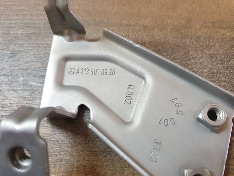 Original New Mercedes-Benz GLC Coupe C253 Front Water Pump Bracket