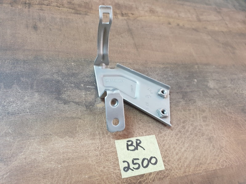 Original New Mercedes-Benz GLC Coupe C253 Front Water Pump Bracket
