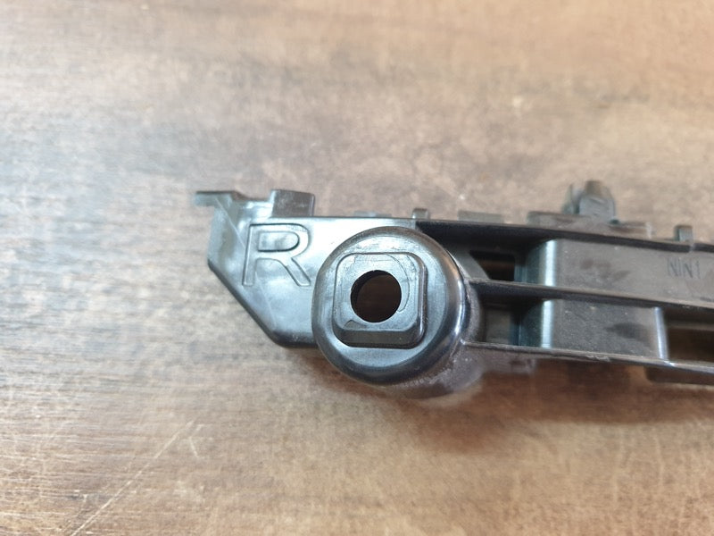 Original Used Suzuki Celerio Toyota Vitz Right Front Bumper Bracket