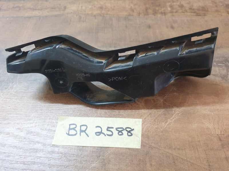 Original Used Suzuki Ertiga Left Front Centre Bumper Bracket