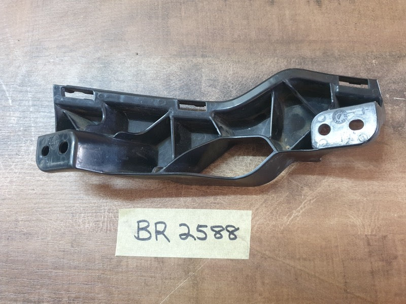 Original Used Suzuki Ertiga Left Front Centre Bumper Bracket