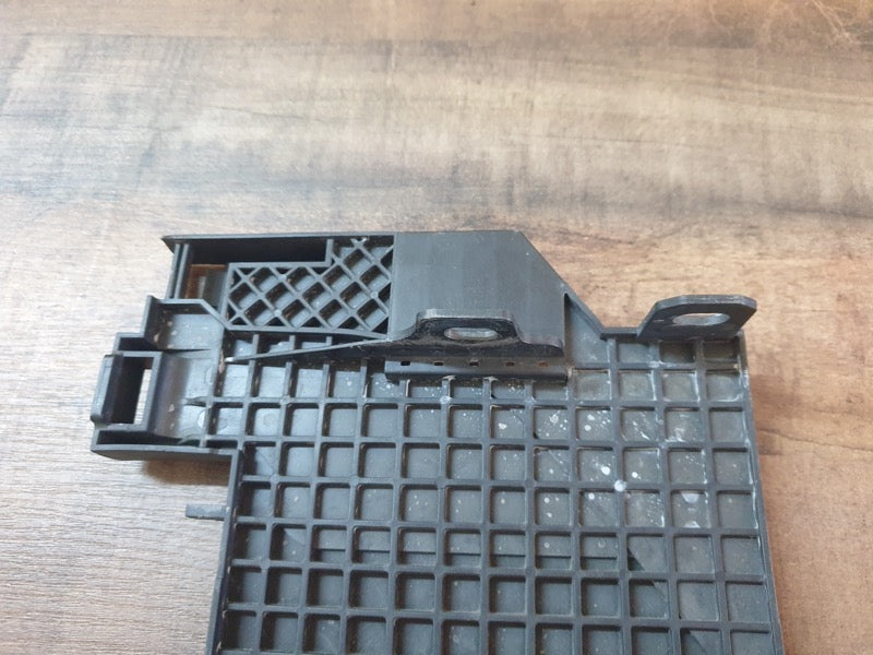 Original Used Land Rover Evoque Right Front Headlight Bracket